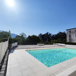 grand-studio-de-38m2-dans-ancien-palace-avec-piscine.hotels-rhonealpes.com/