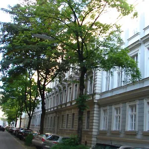 charming-viennese-home.vienna-besthotels.com/